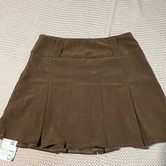 HALARA CORDUROY PLEATED SKIRT WITH SHORTS NWT - Picture 3 of 7